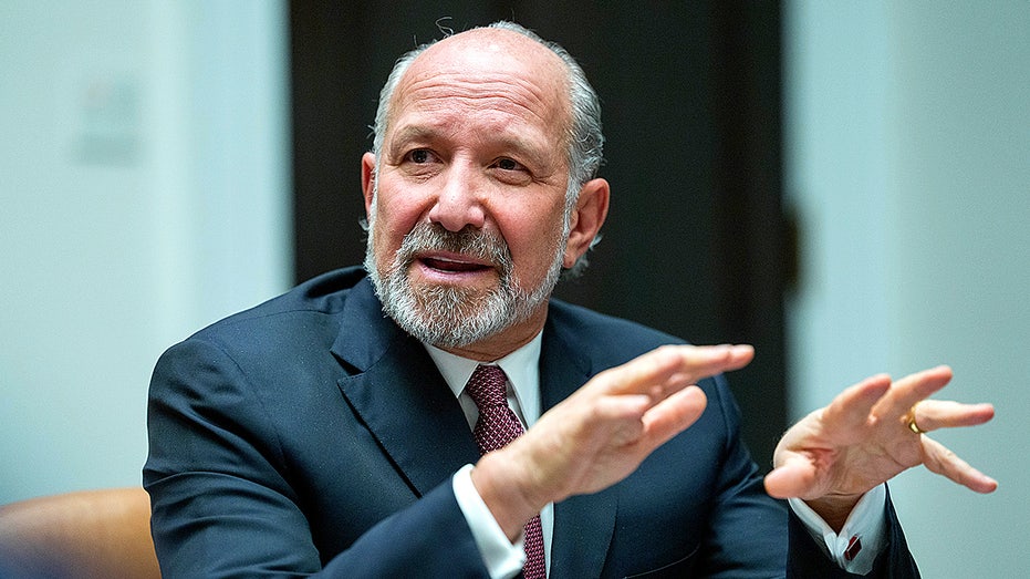 Commerce secretary predicts 'extraordinary year' ahead as inflation drops to 2.7% in November Internet InfoMedia howard lutnick white house roundtable commerce secretary fox news