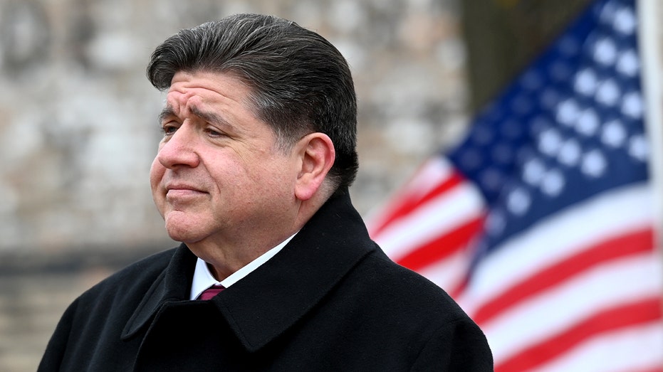 Pritzker signs bill to further shield illegal immigrants in Illinois from deportations