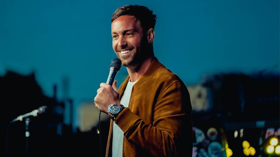 Comedian Jeff Dye on leaving Los Angeles and the politics driving comedy’s new divide Internet InfoMedia jeff dye on stage