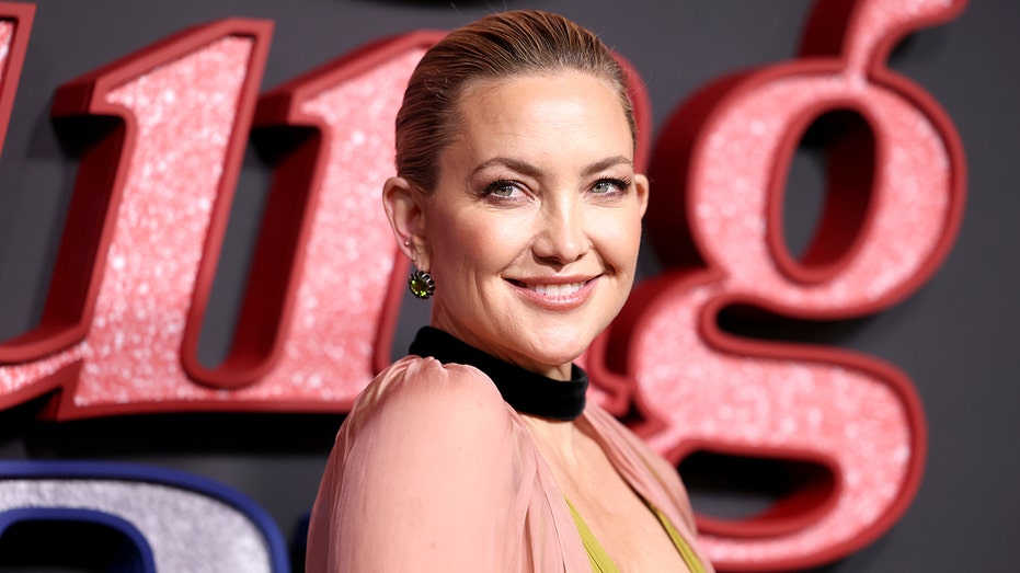 Kate Hudson wows in plunging gown at 'Song Sung Blue' NYC premiere
