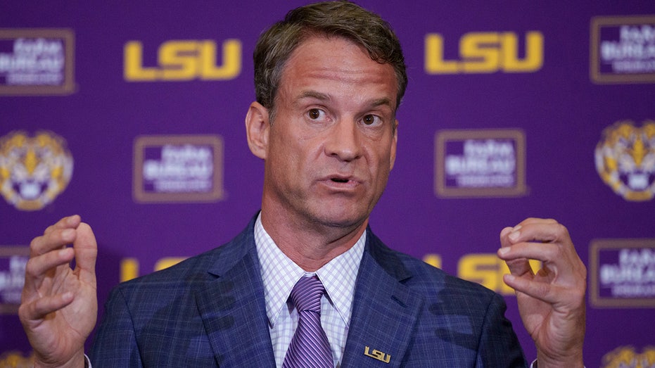 Lane Kiffin laughs off Michigan head-coaching rumors amid Sherrone Moore controversy Internet InfoMedia lsu lane kiffin 121125 1
