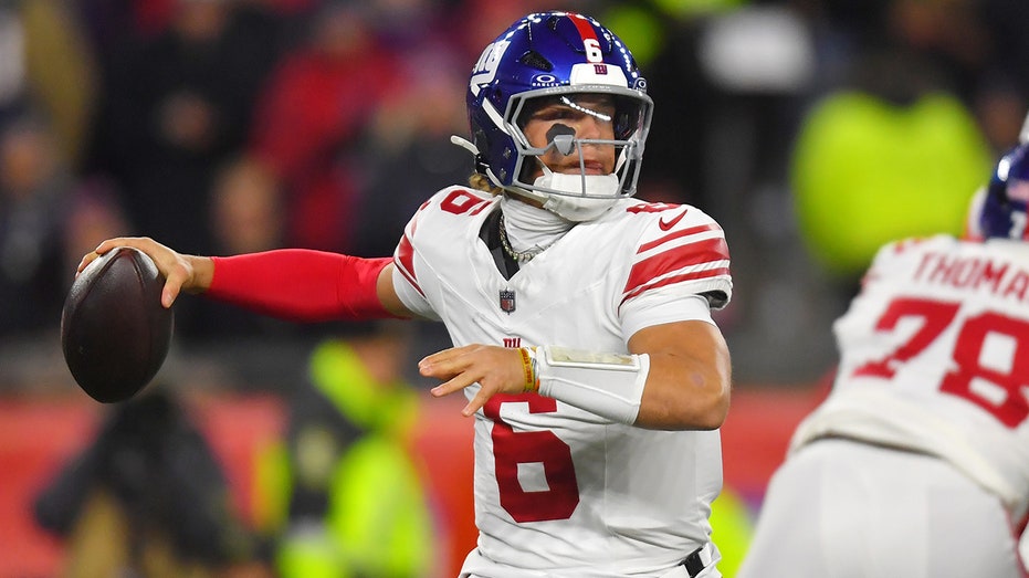 Giants' Jaxson Dart takes huge hit from Patriots linebacker, sparking sideline skirmish
