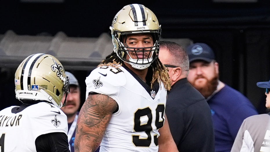 Saints star rips ball away from Titans rookie QB, scores touchdown