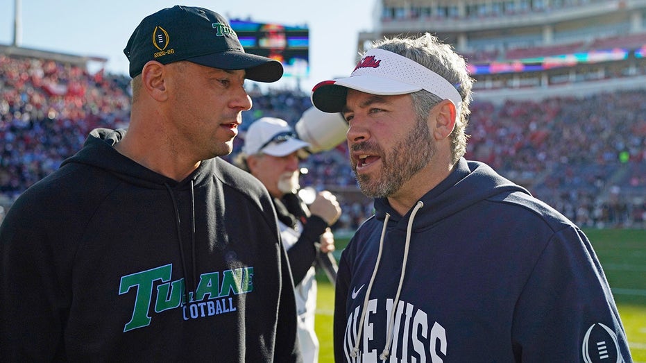 Florida Gators coach Jon Sumrall says he wouldn't have left Tulane if he wasn't allowed to coach Playoff team