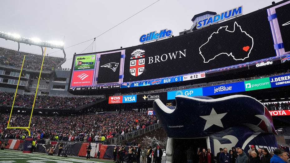 Patriots pay tribute to Brown University shooting, Australia terror attack victims