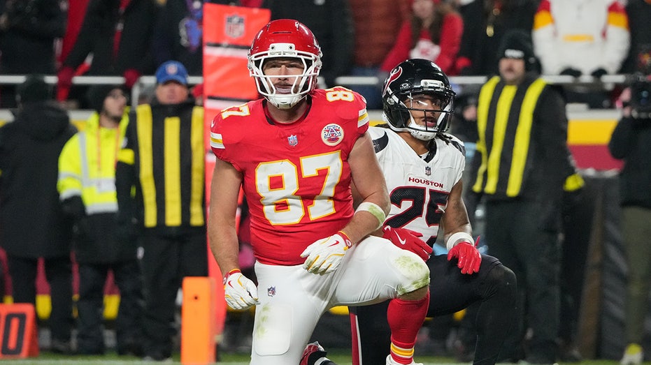 Travis Kelce says Chiefs likely missing playoffs after his crucial drop is a ‘s—-y f—–g feeling’