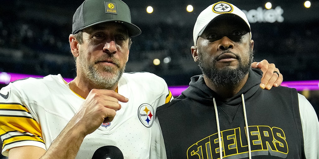 Steelers' Aaron Rodgers walks out of press conference after defending Mike  Tomlin from criticism