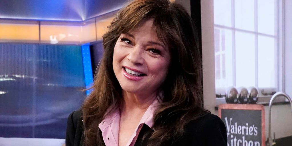does valerie bertinelli smoke cigarettes Sends PSA After People Criticized Her Gray Roots Valerie Bertinelli, Elle MacPherson, Brad