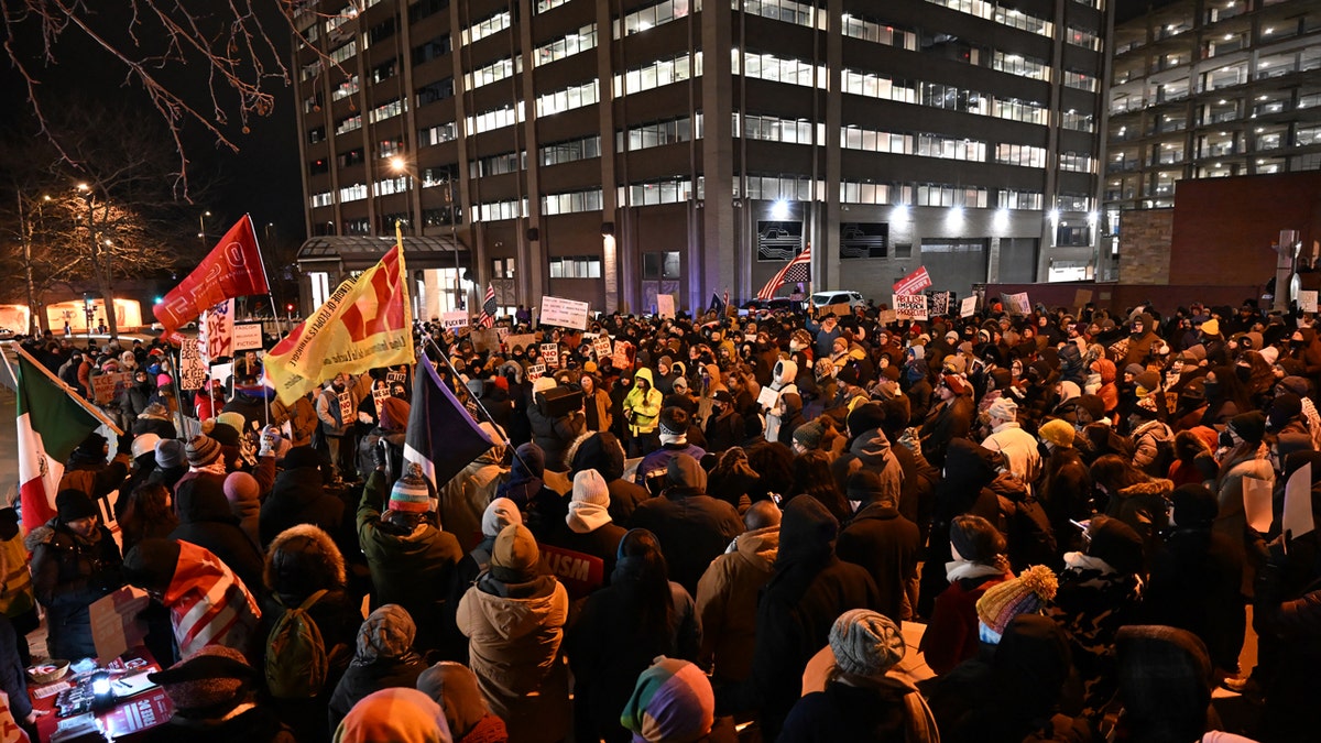 Manifestanti anti-ICE a Washington