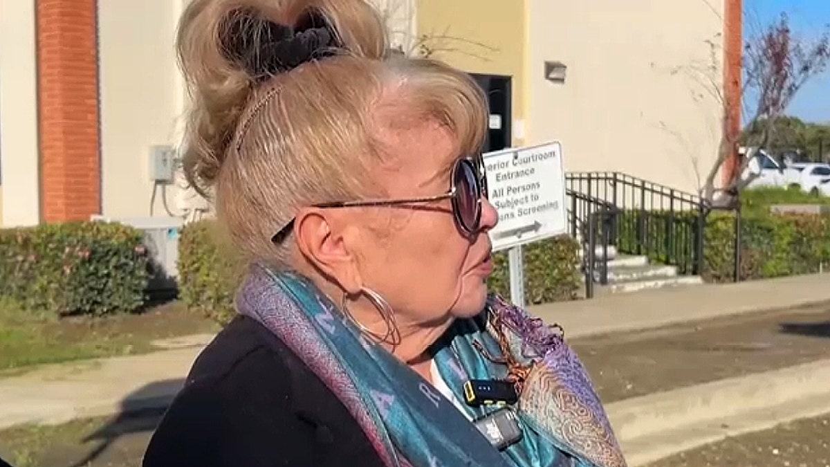 A mãe de Ashlee Buzzard dá atualizações à imprensa