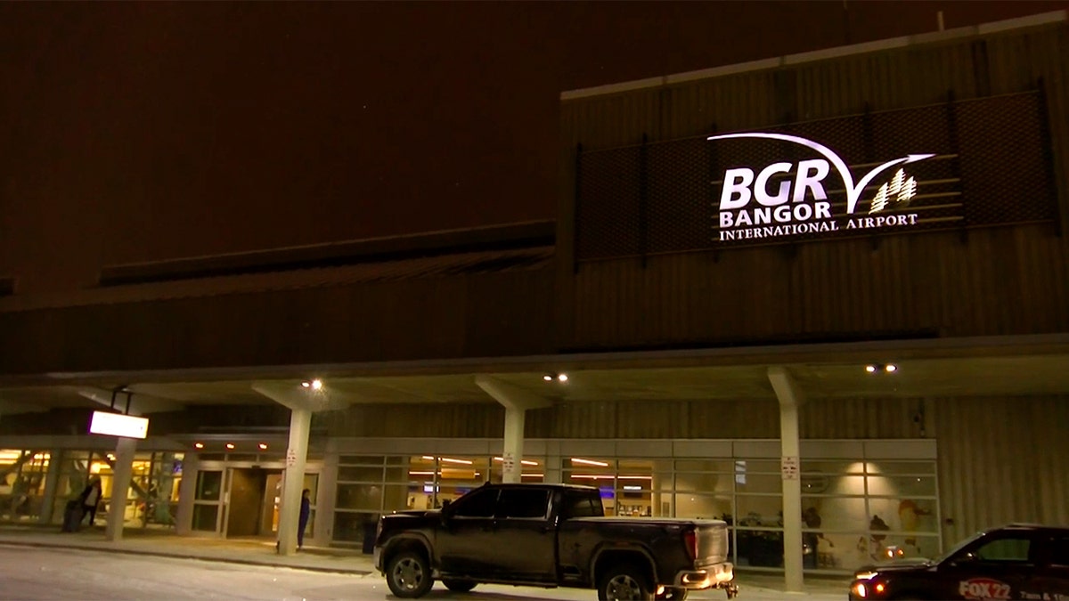 Vista de la calle del aeropuerto de Bangor.