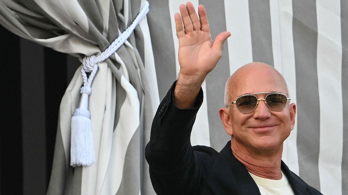 Ex-Washington Post staffer accuses Jeff Bezos of trying to 'survive' Trump rather than save paper at george magazine