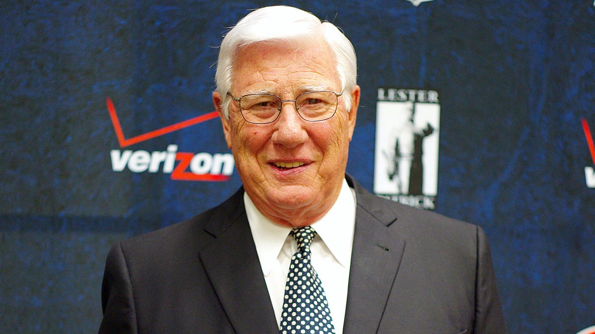 হকি খেলোয়াড় এবং চারবারের স্ট্যানলি কাপ চ্যাম্পিয়ন বব পুলফোর্ড 89 বছর বয়সে মারা গেছেন