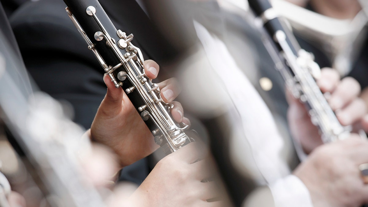 Hands playing clarinets