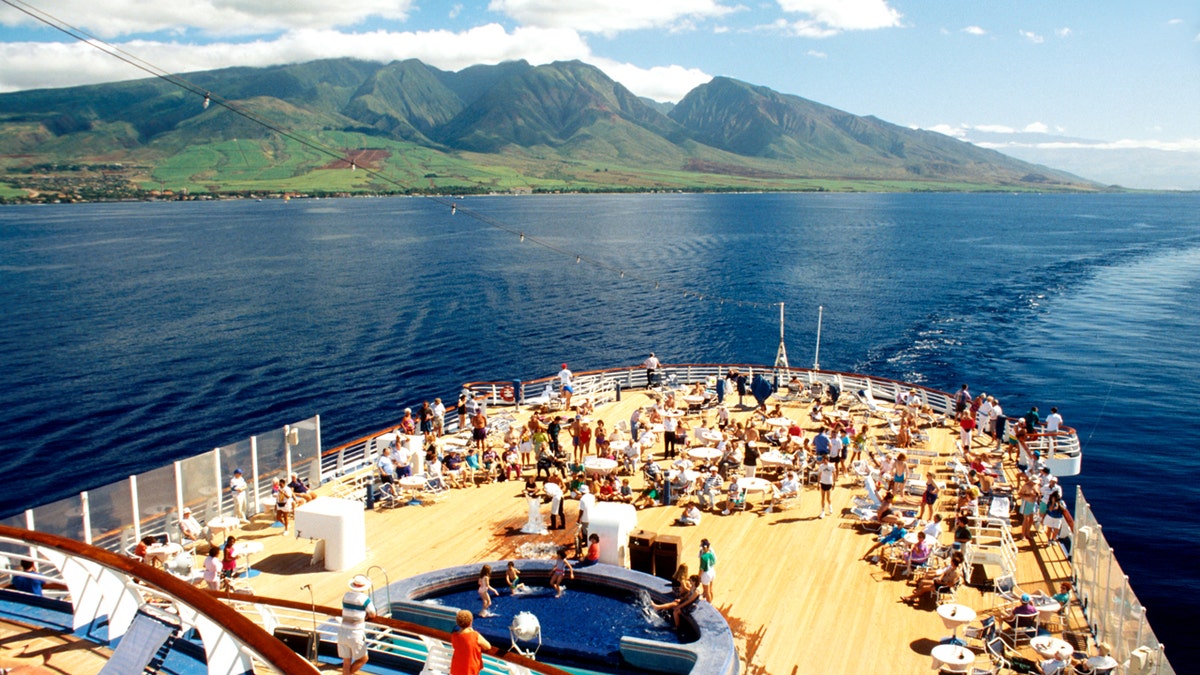 Hawaii, Auau Channel, cruise ship deck. 