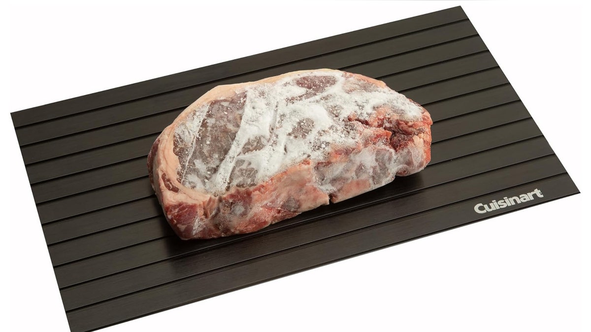 This tray defrosts foods fast without using heat.