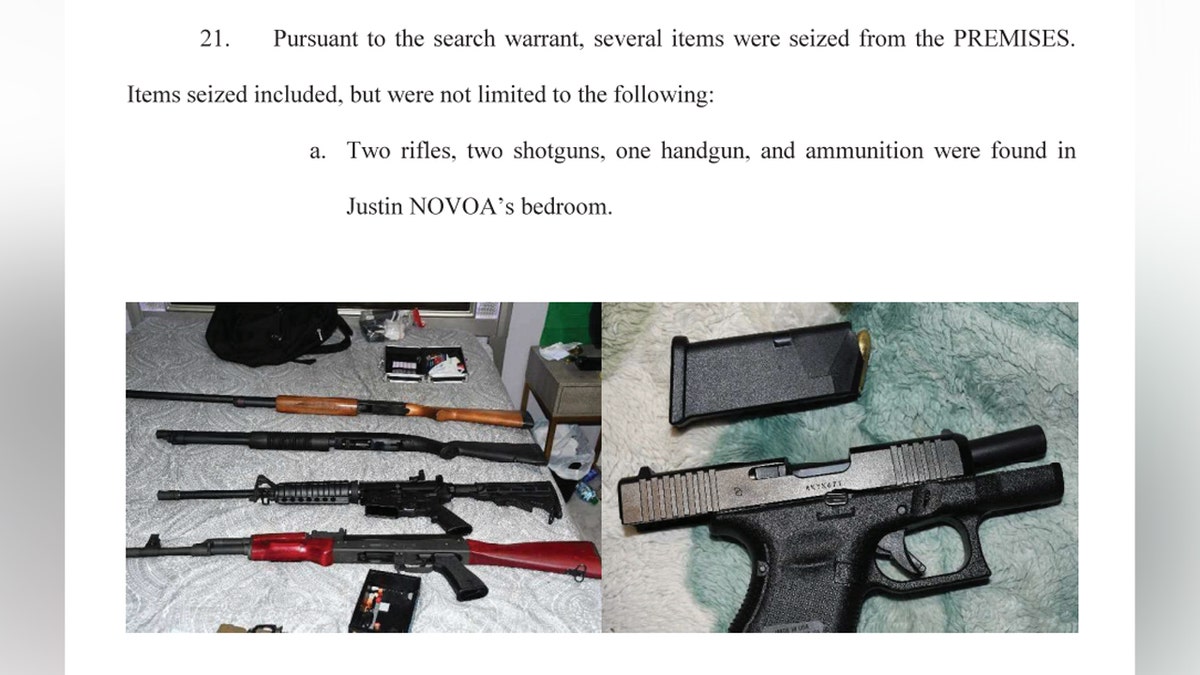 Fotos de uma arma de mão e rifles