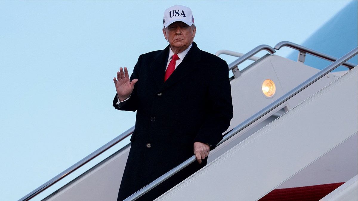 Air Force One turns around shortly after takeoff for Trump's trip