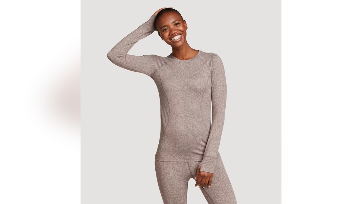 This base layer is stretchy and fast-drying.