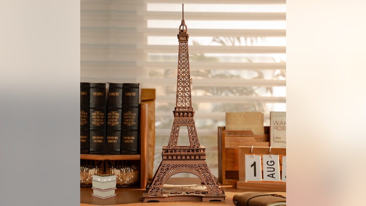 You can light up this Eiffel Tower.