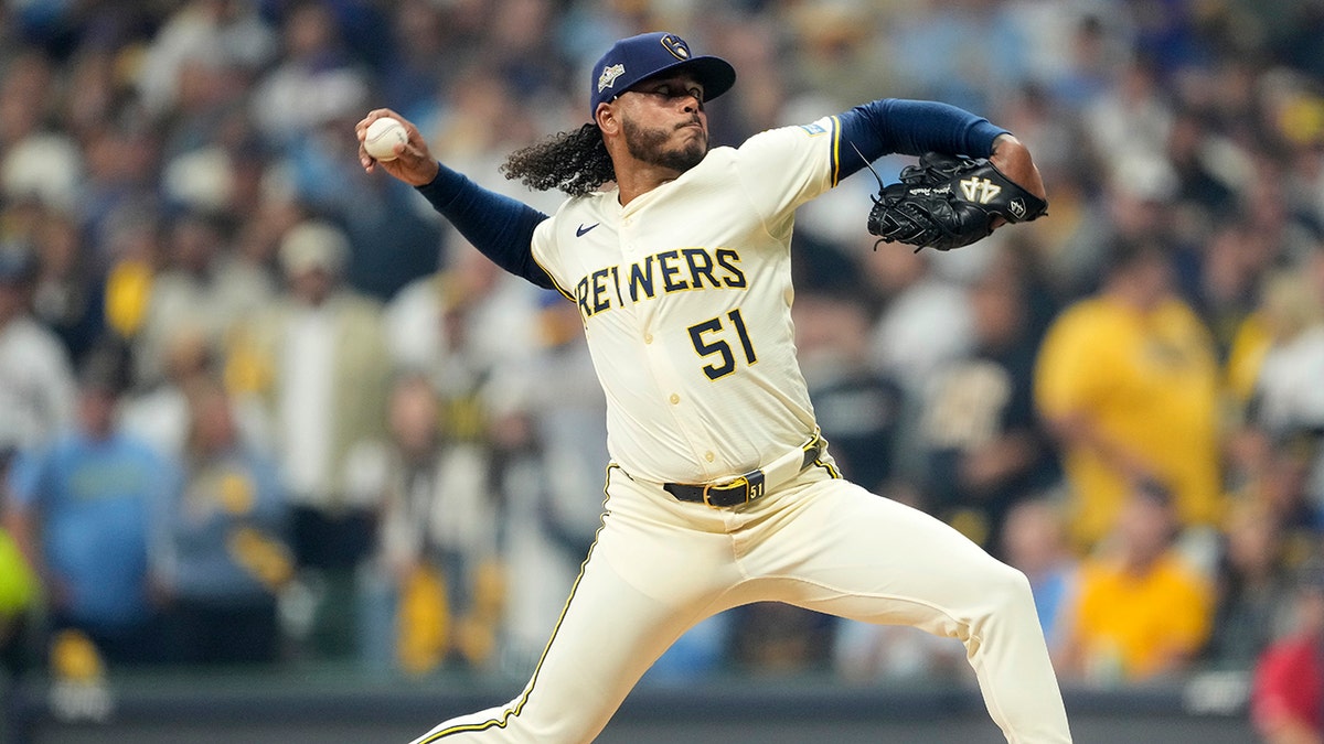 Freddy Peralta lancia