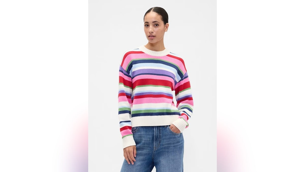 Relaxed knitwear that’s on trend for cooler days.