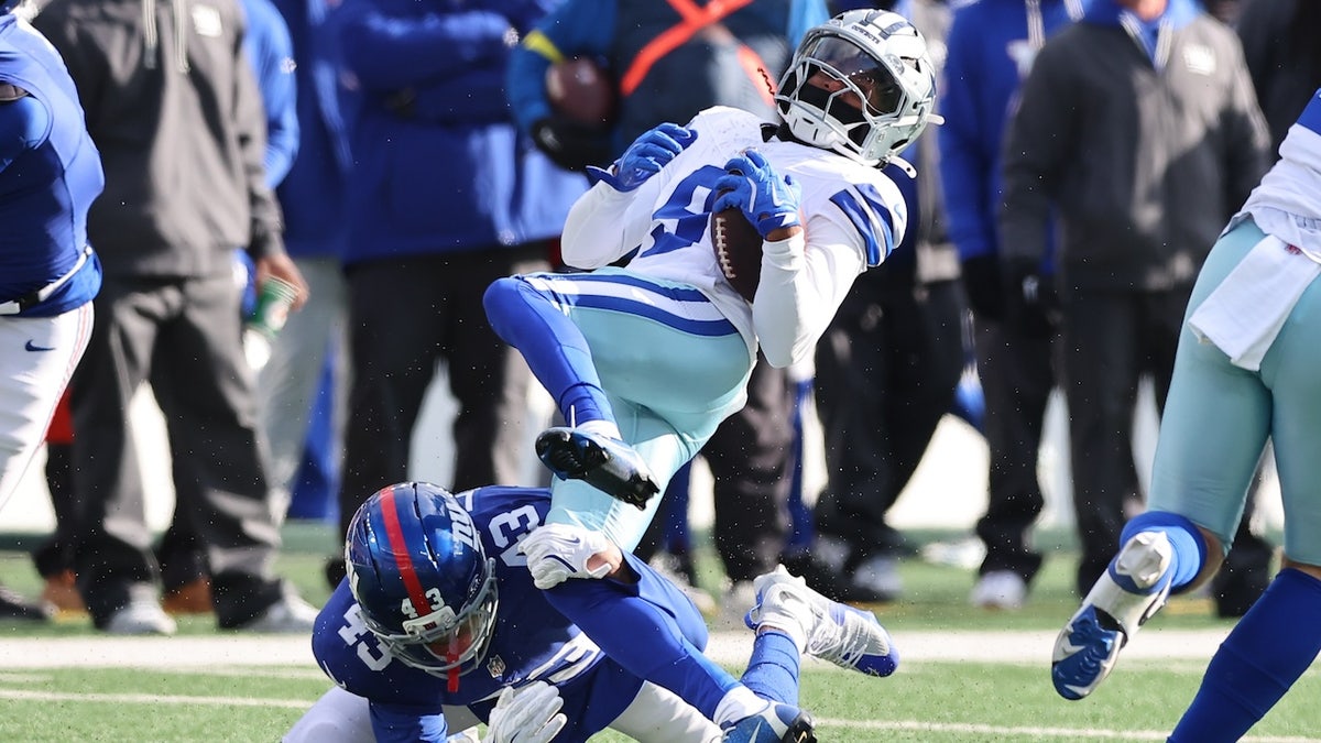 কাউবয়রা বারবার হারার মরসুম কাটাচ্ছে, ডাক প্রেসকটকে বেঞ্চ করা হয়েছে এবং একজন ডিফেন্সম্যানকে একমুখী ক্ষতিতে বিদায় করা হচ্ছে