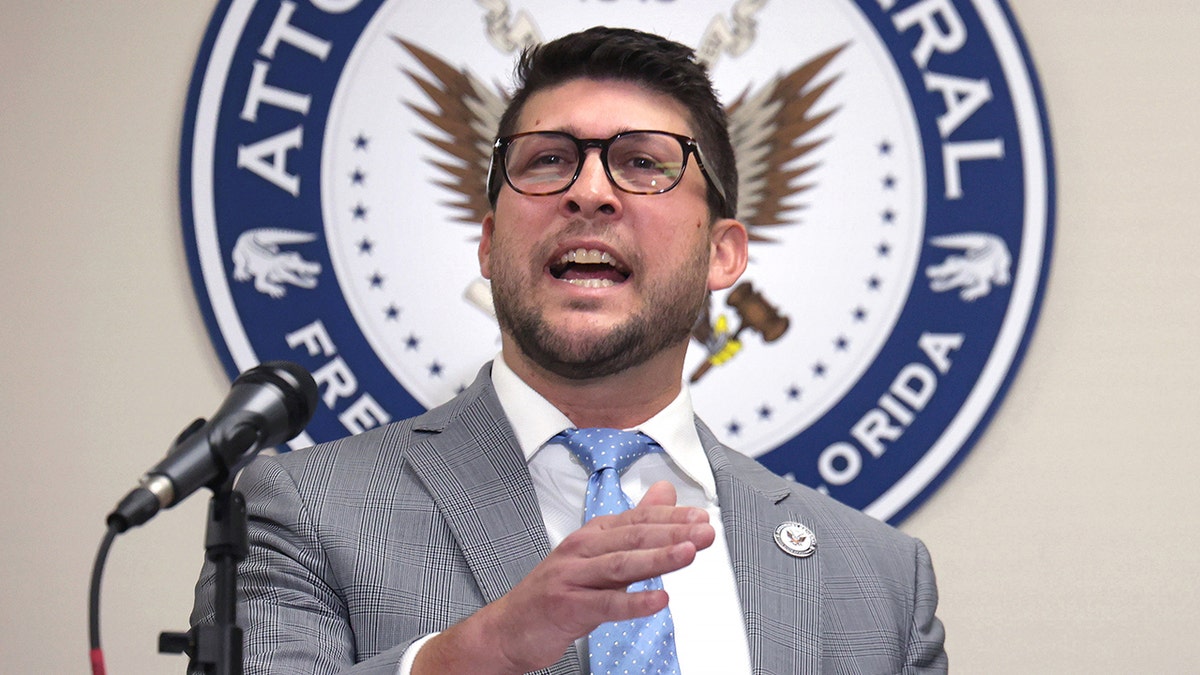 Procurador Geral da Flórida, James Uthmeyer