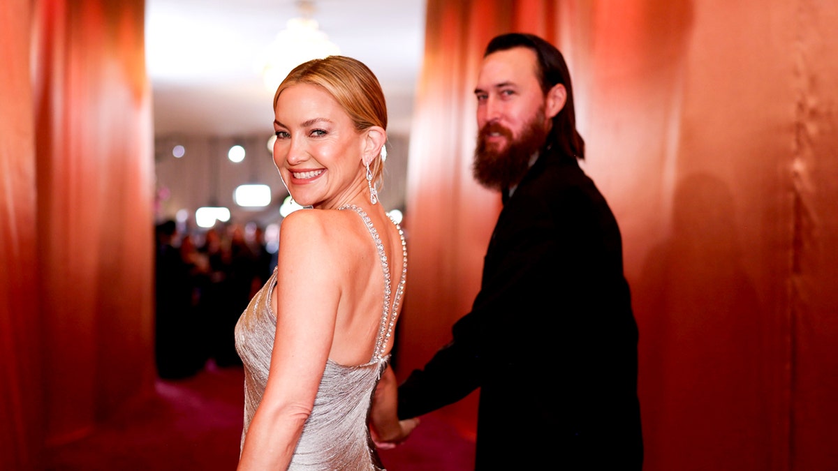 Kate Hudson and her fiancé at the Golden Globes 