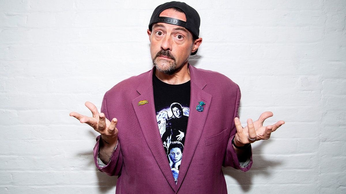 Director Kevin Smith says podcasting medium became 'a waste,' lost its soul when it became political at george magazine