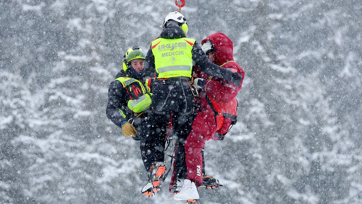 Lindsay Vonn gets airlifted