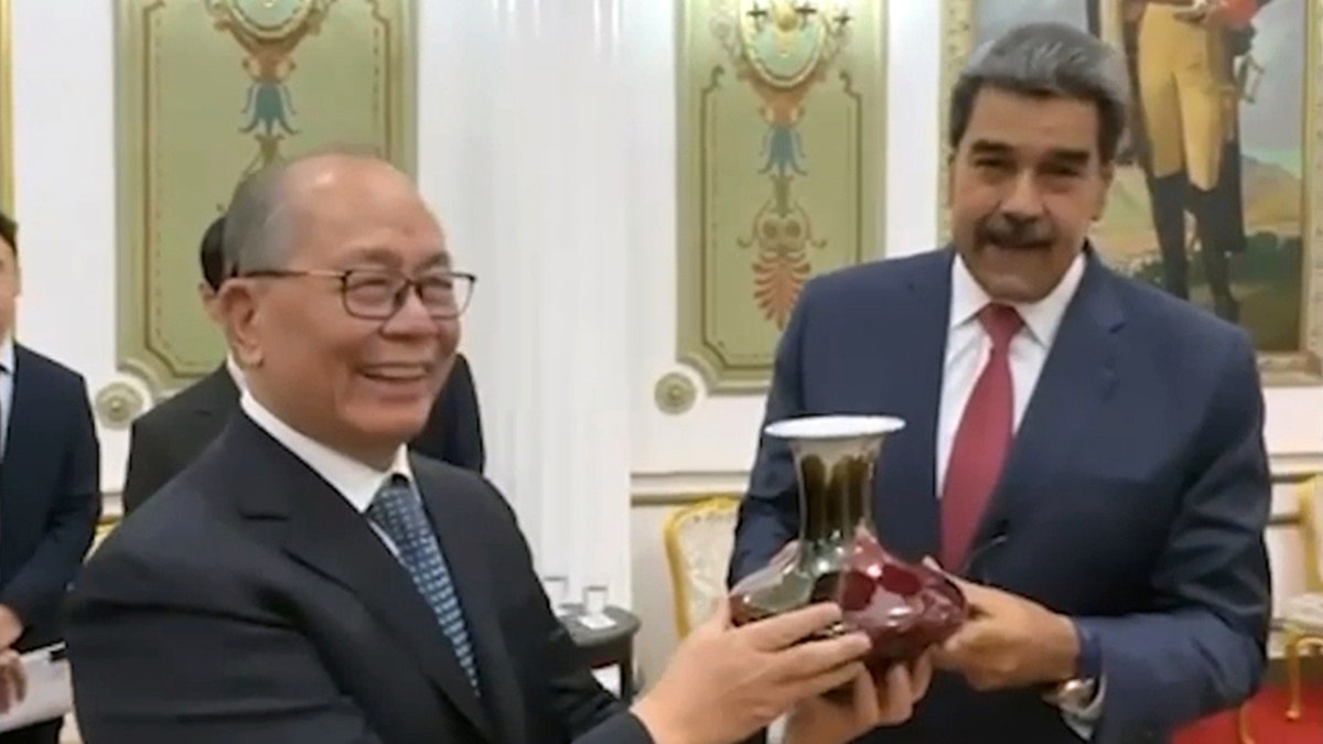 Maduro meets China's Qiu Xiaoqi