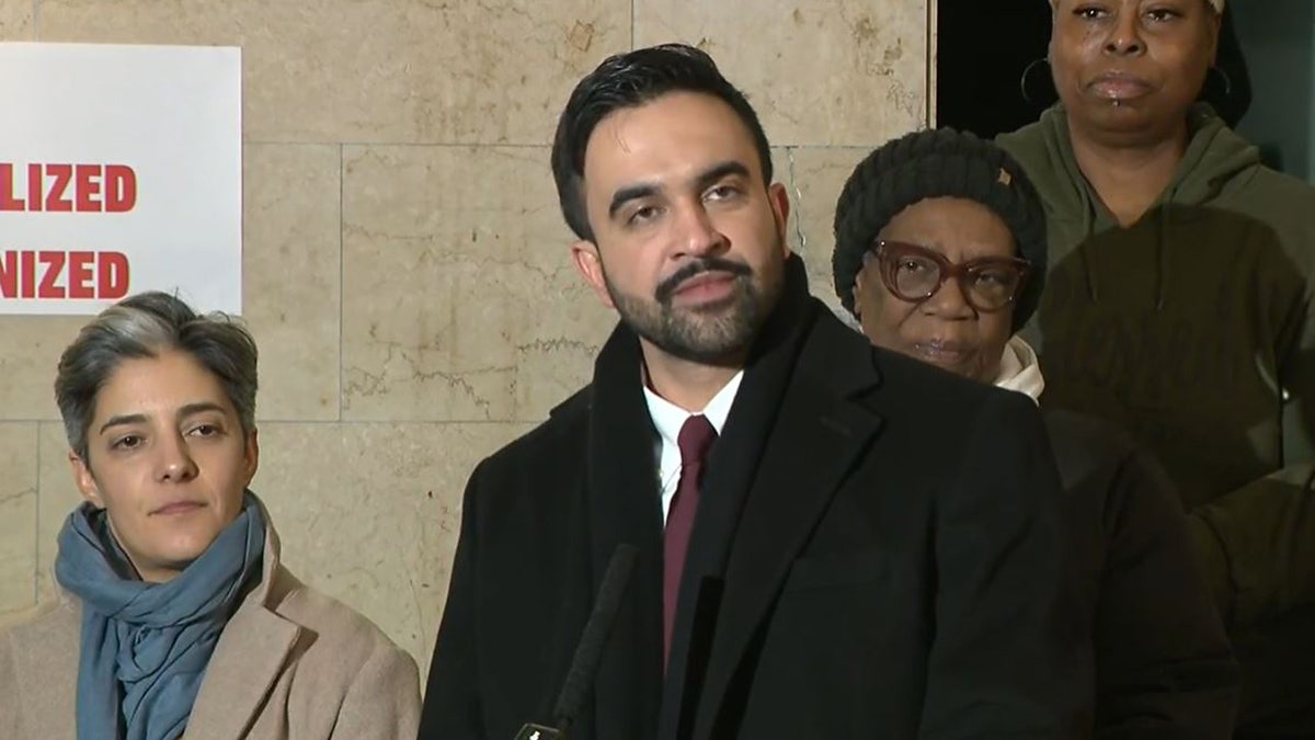 O prefeito da cidade de Nova York, Zohran Mamdani, anuncia sua primeira ordem executiva, quinta-feira, 1º de janeiro de 2026, em Nova York.