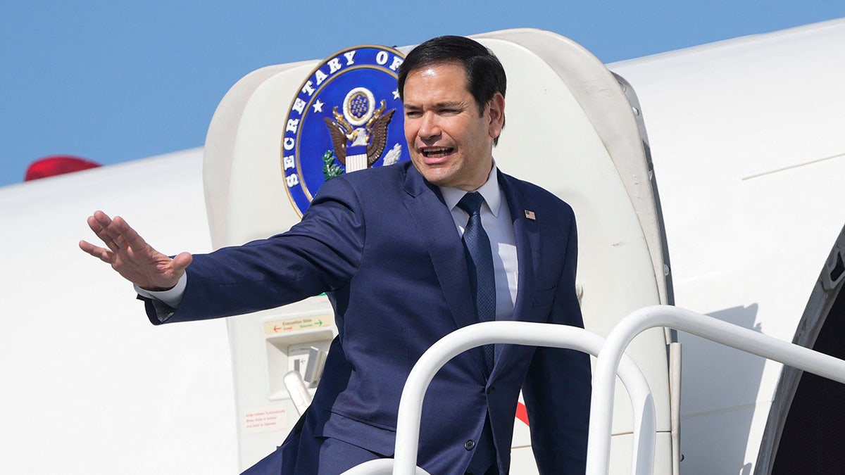 Marco Rubio on plane