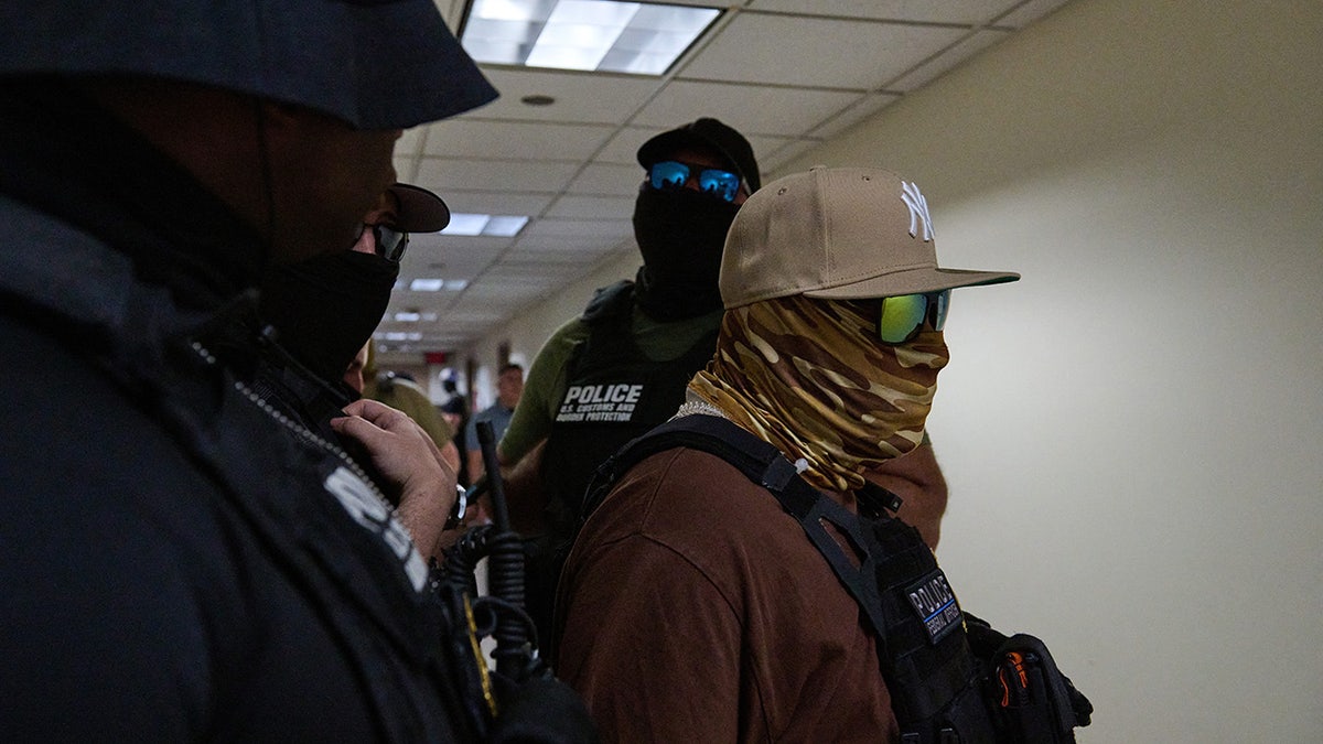 Autoridades federais