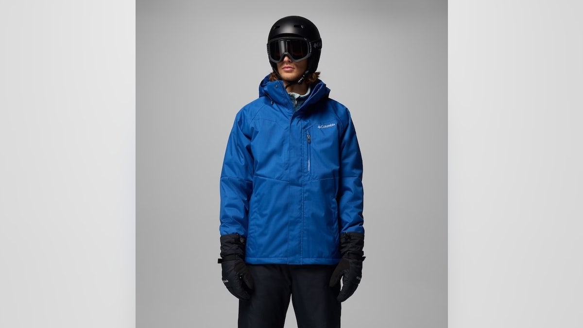 This jacket was made to move with you and keep you warm.