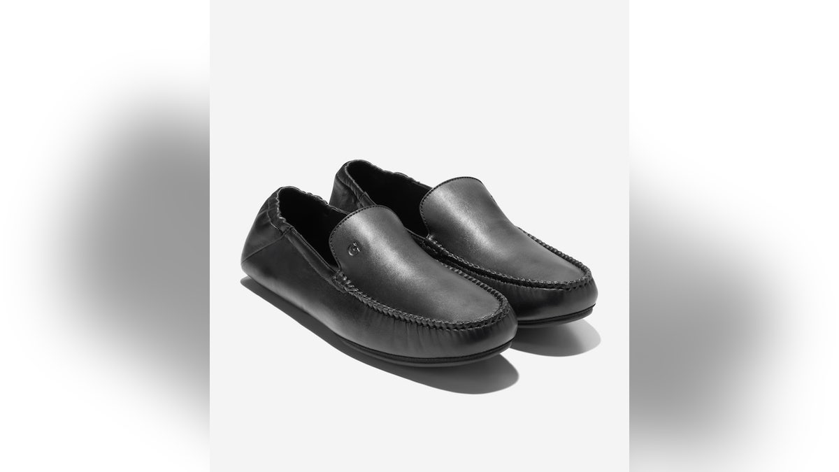 Wear these travel slippers to the airport for a fashionable look and an easy on and off.