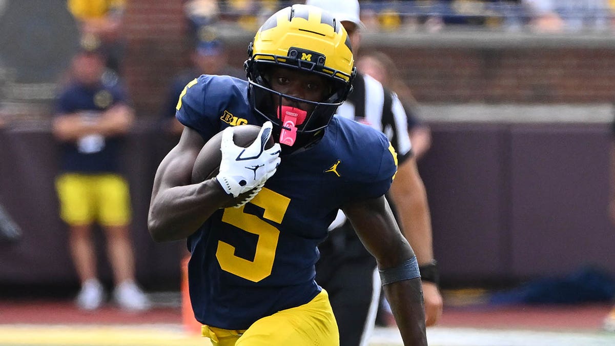 Anthony Simpson makes a play