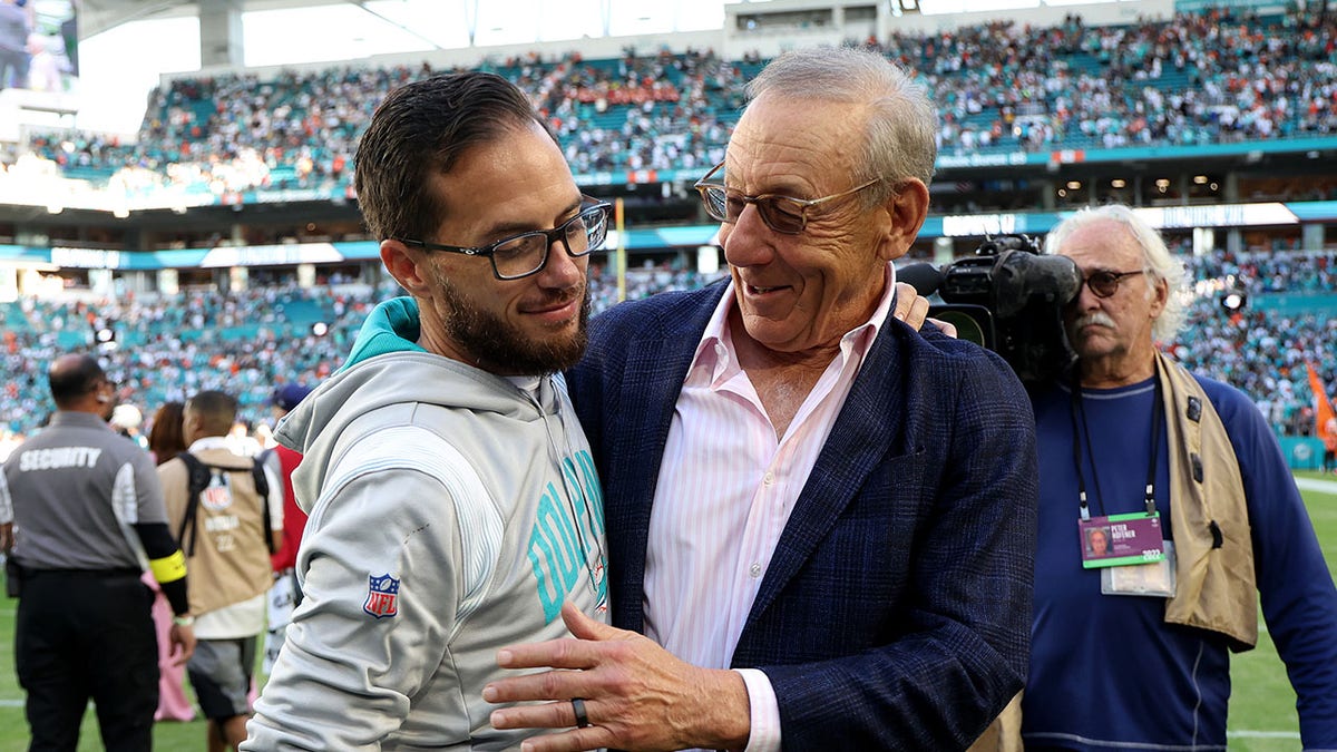 Mike McDaniel and Stephen Ross embrace