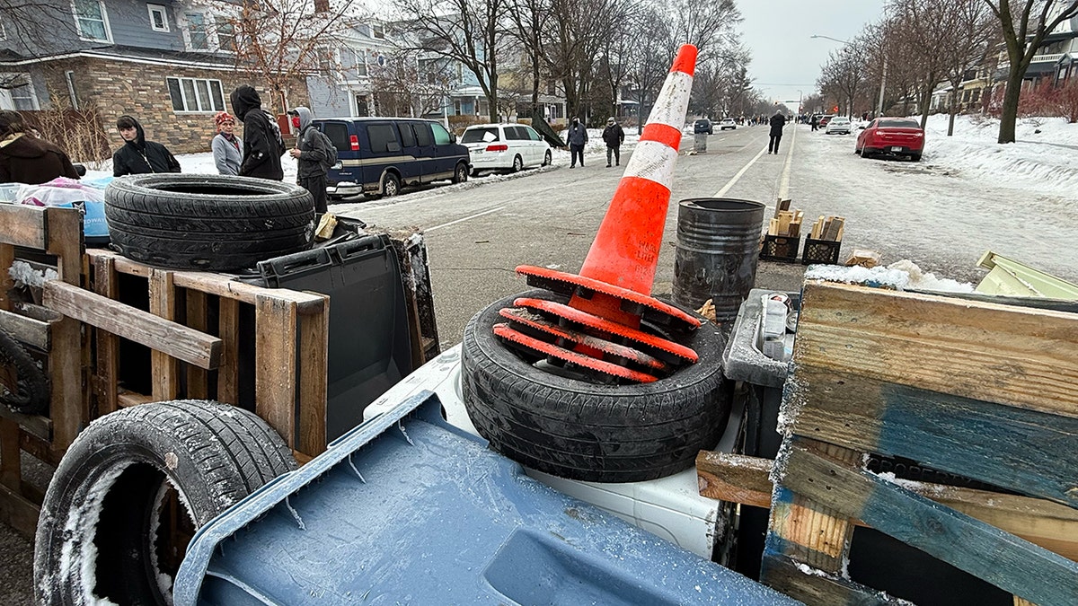 ICE shooting location barricaded by residents in Minneapolis