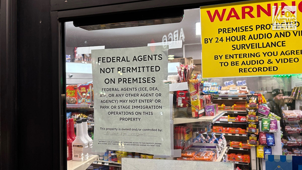 Sign stating that ICE agents are not welcome in this business