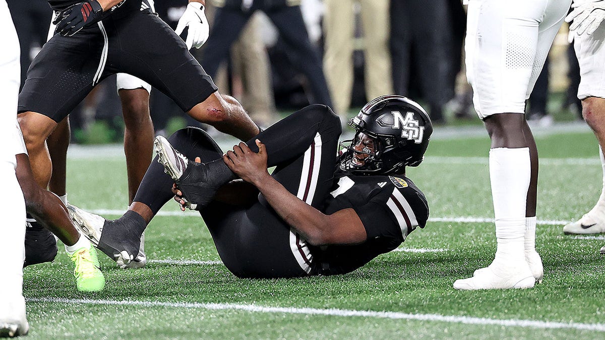 Kamario Taylor grabs his leg