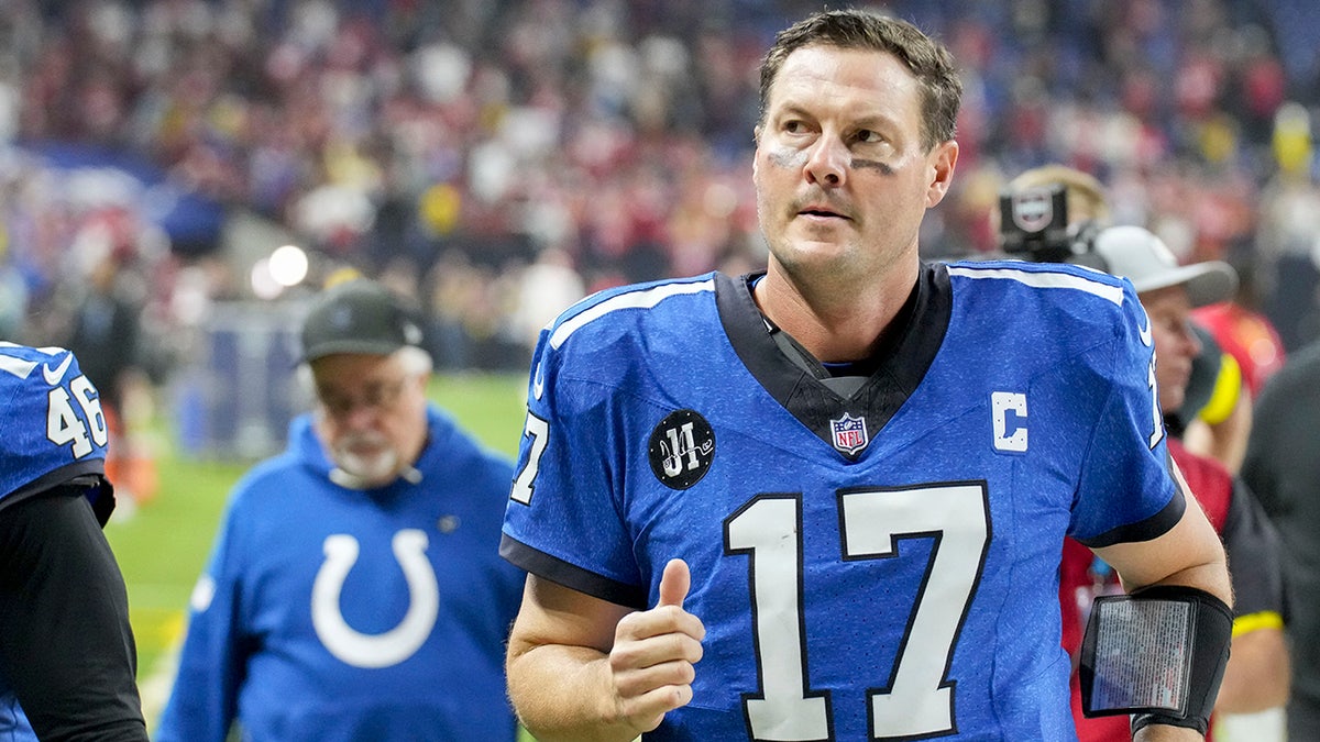 Philip Rivers jogs off the field