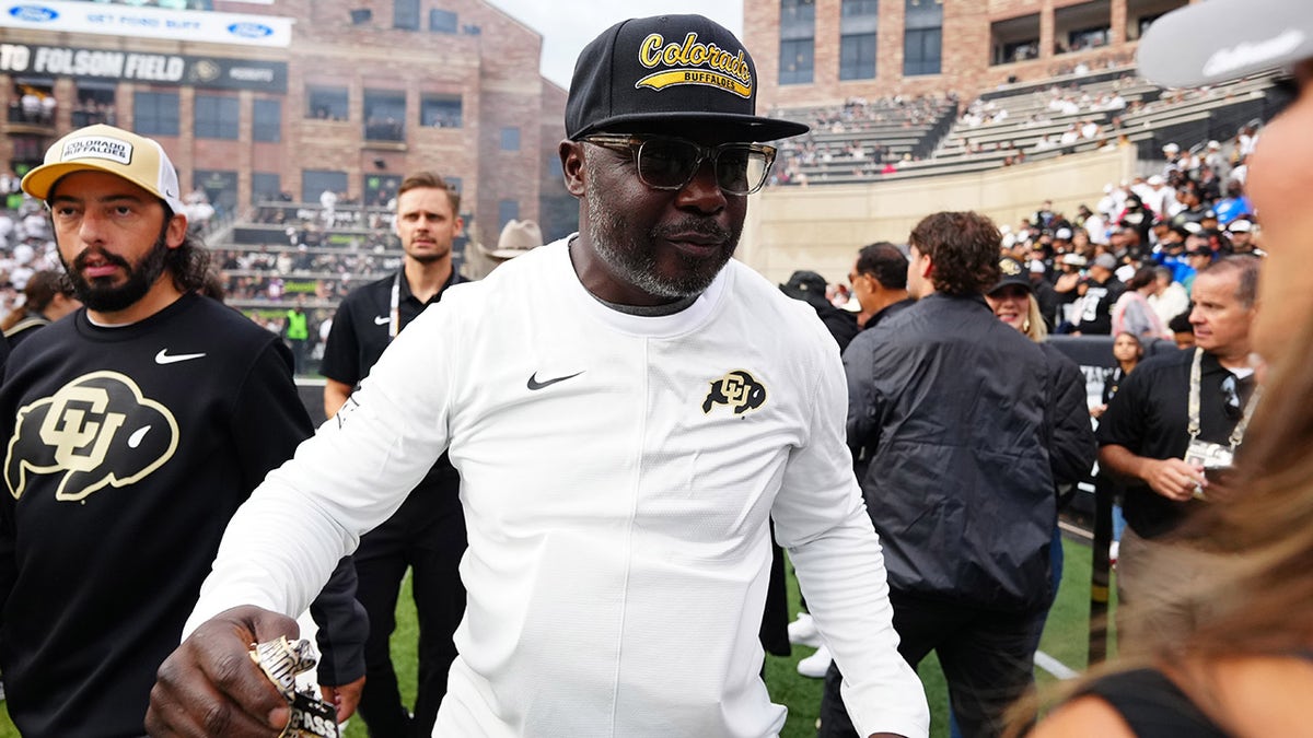 Marshall Faulk runs off the field