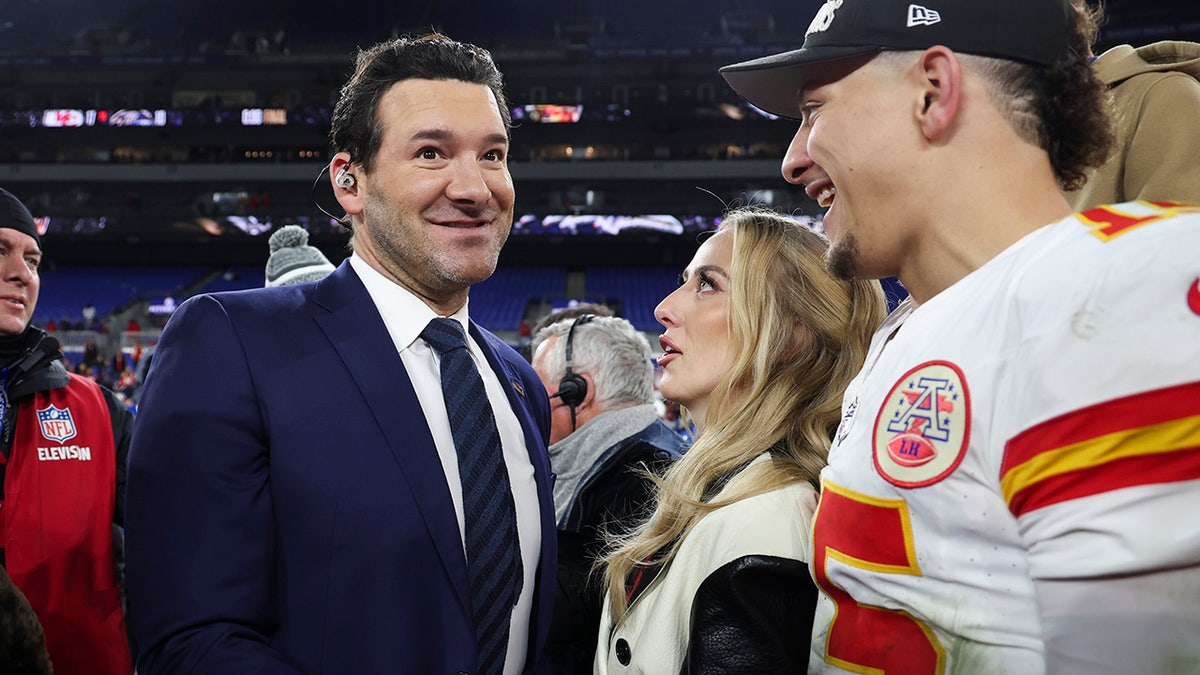Tony Romo talks to Patrick Mahomes