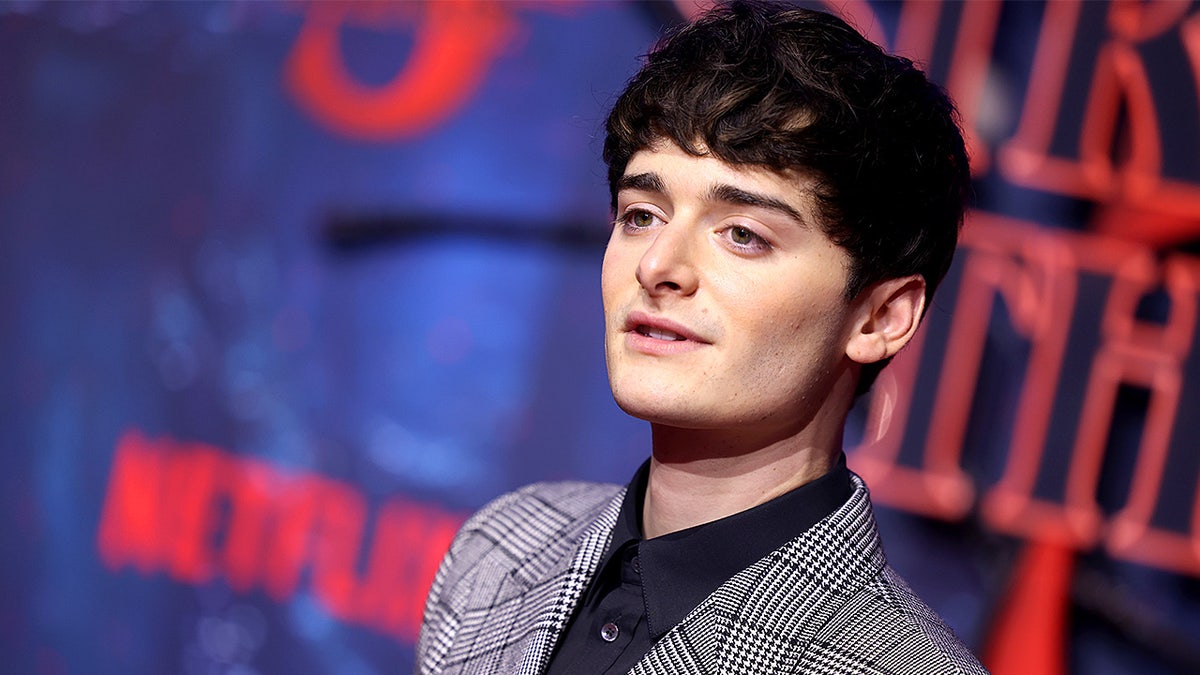 Noah Schnapp poses for photos at a promotional event for "Stranger Things" Season 5.