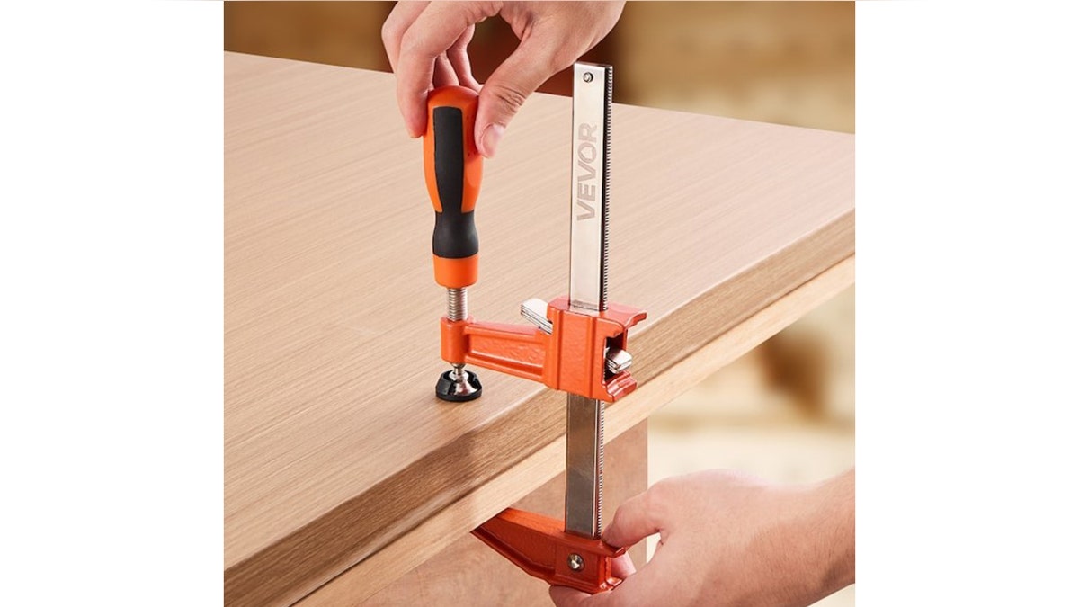 These clamps deliver 600 pounds of clamping force. 