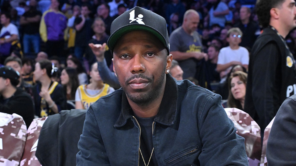 Rich Paul attends basketball game