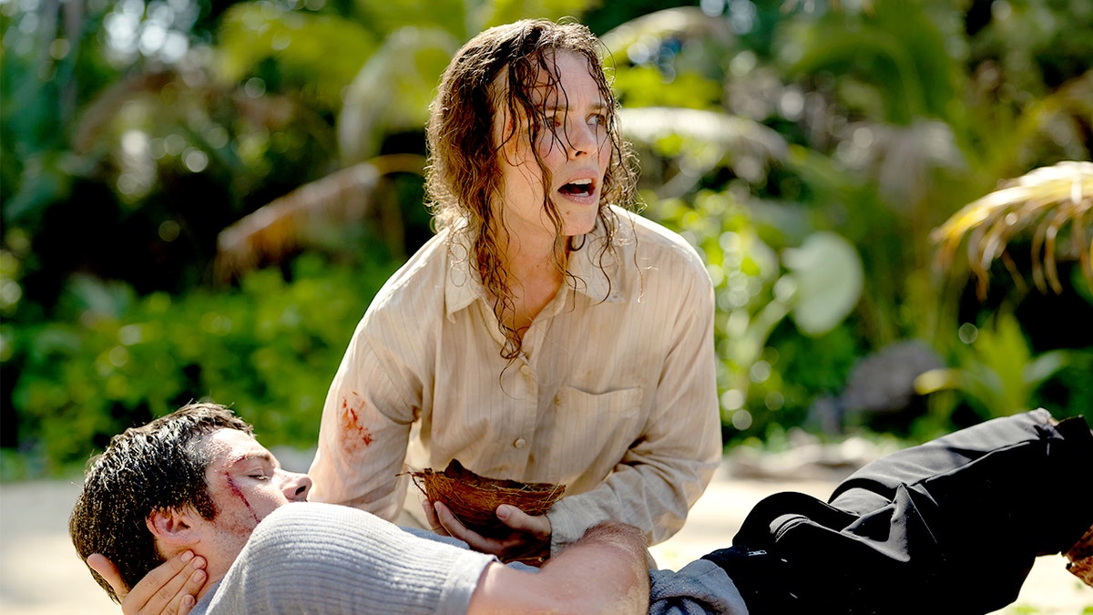 Dylan O'Brien y Rachel en Send Help