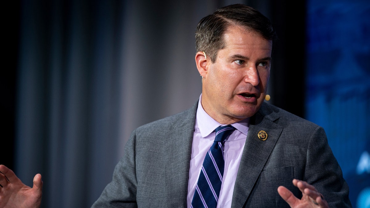 Seth Moulton fala